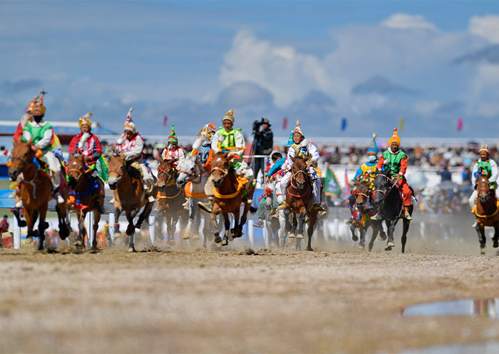 八月西藏那曲賽馬節