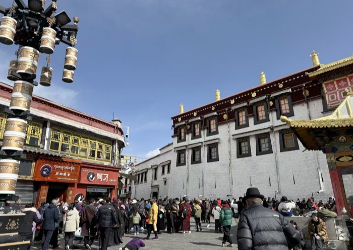 藏歷新年大昭寺人潮如織