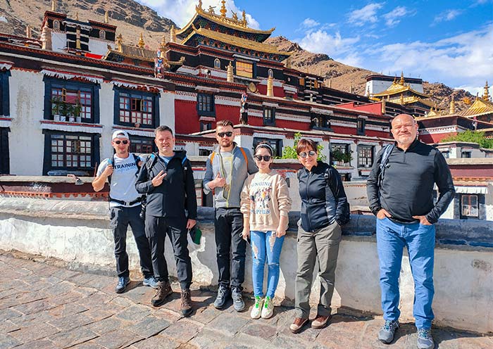 親愛的客人一行參觀紮什倫布寺