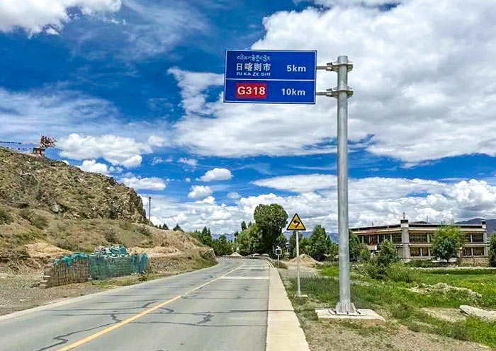 騎行在G318公路上