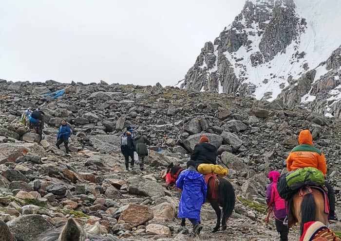 岡仁波齊山石路徒步
